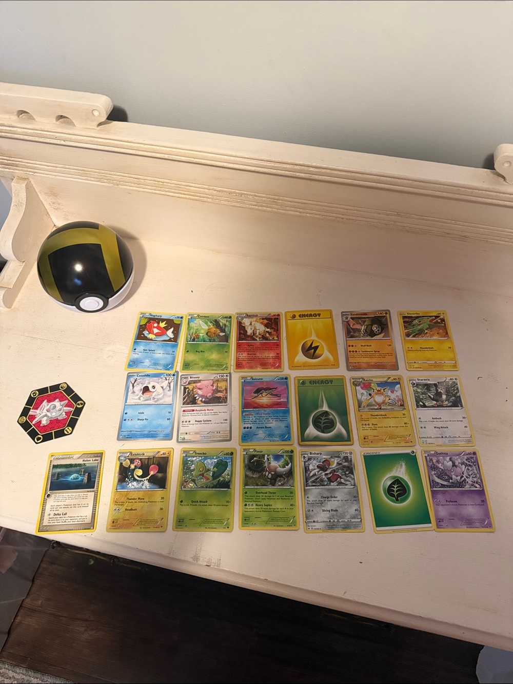 Trading Card Lot with Black and Yellow Poké Ball ultra ball Pokemon cards